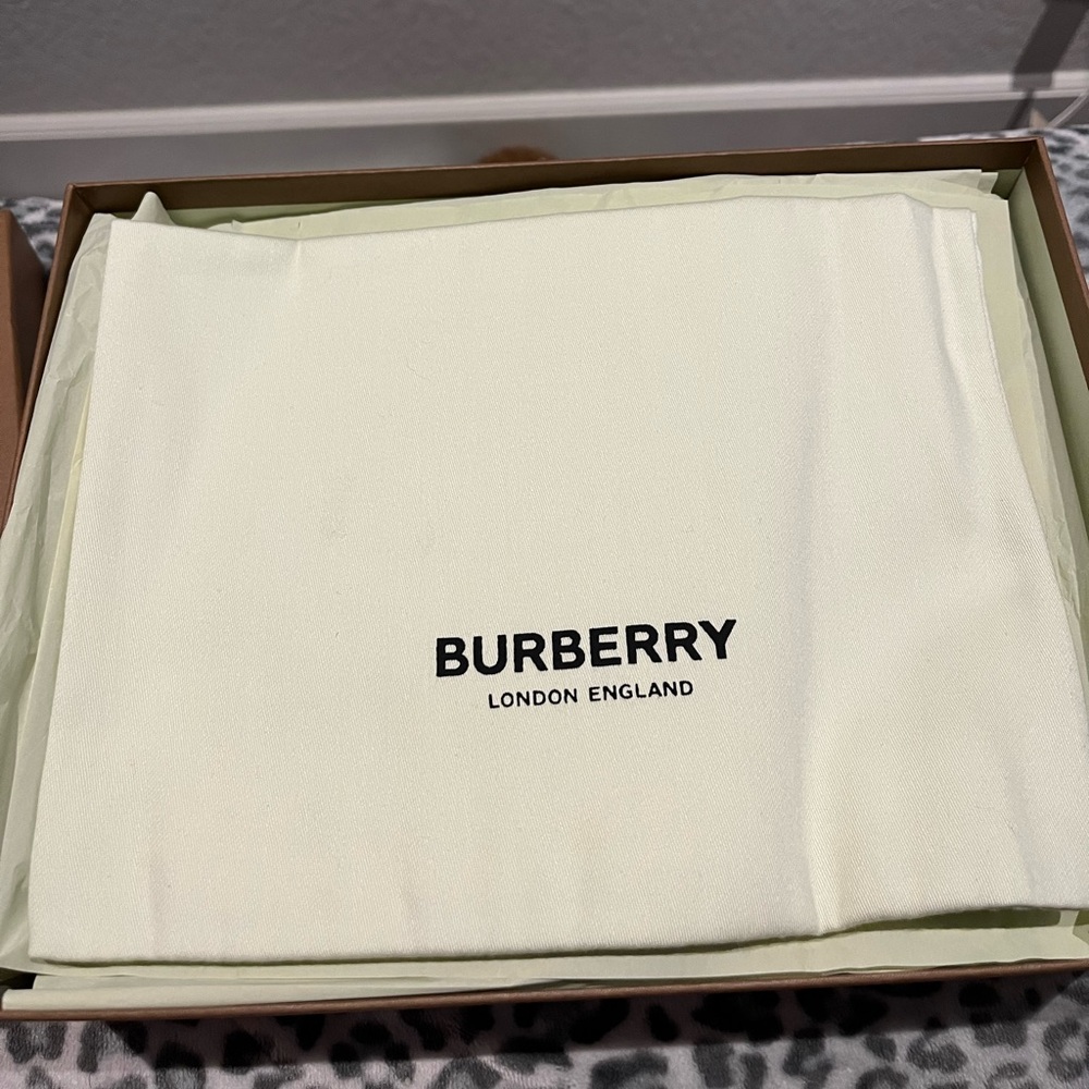 Burberry kitten heels - Picture 5 of 11